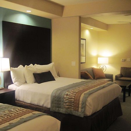Best Western Plus Midland Suites Стая снимка