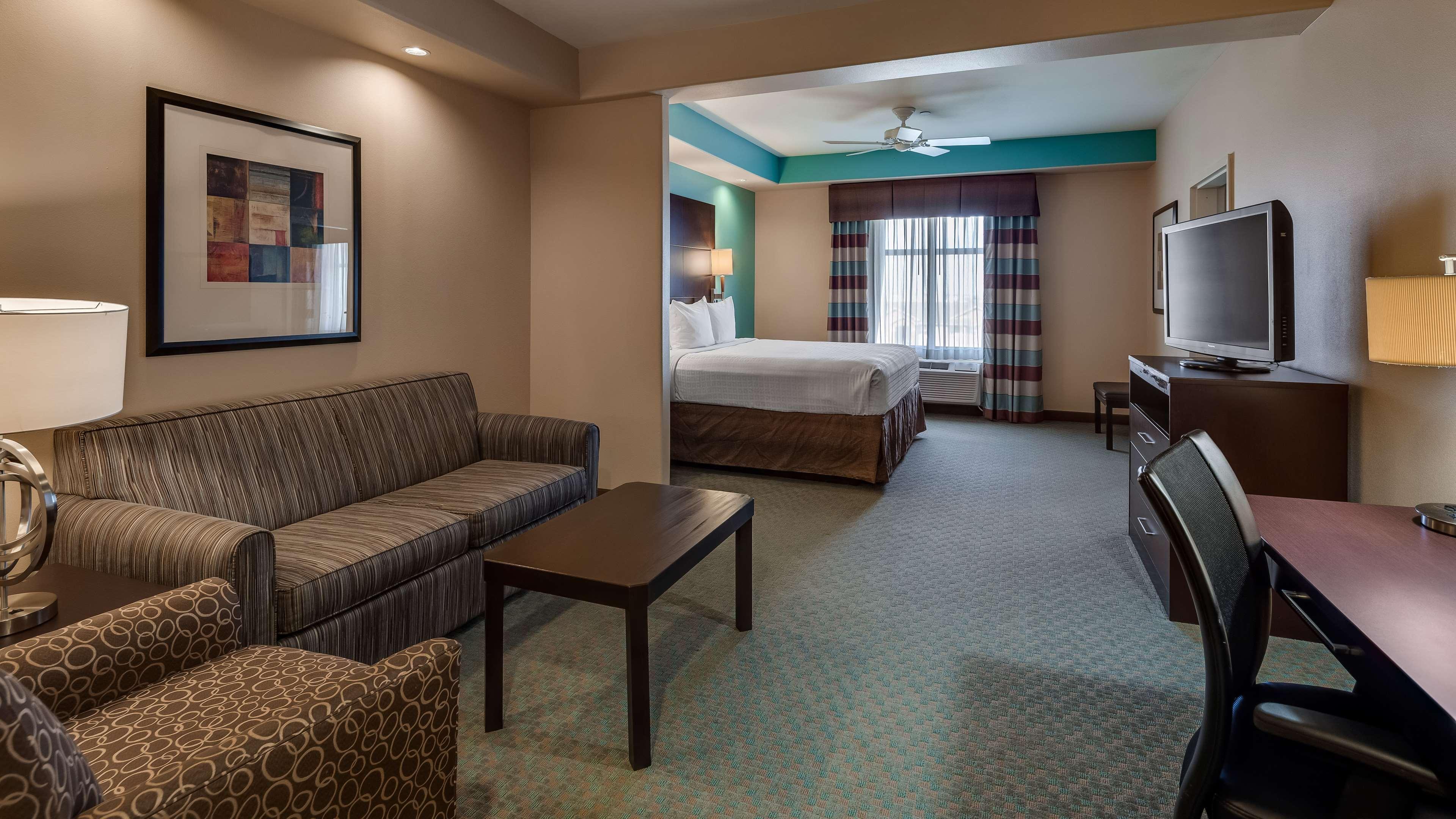 Best Western Plus Midland Suites Екстериор снимка
