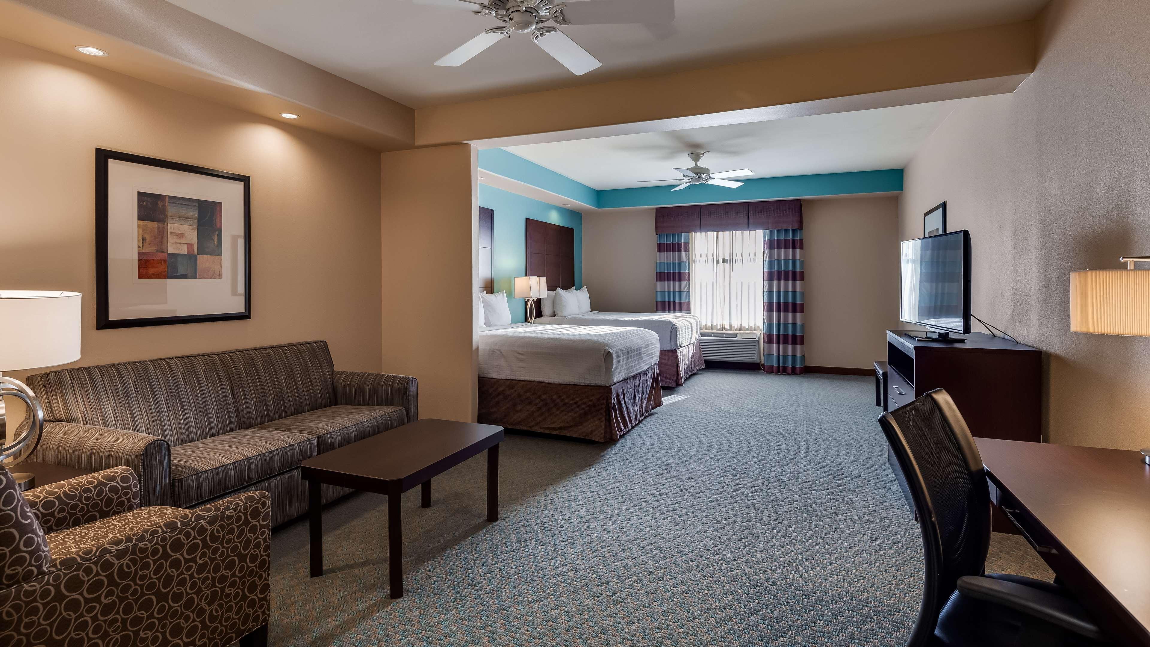 Best Western Plus Midland Suites Екстериор снимка