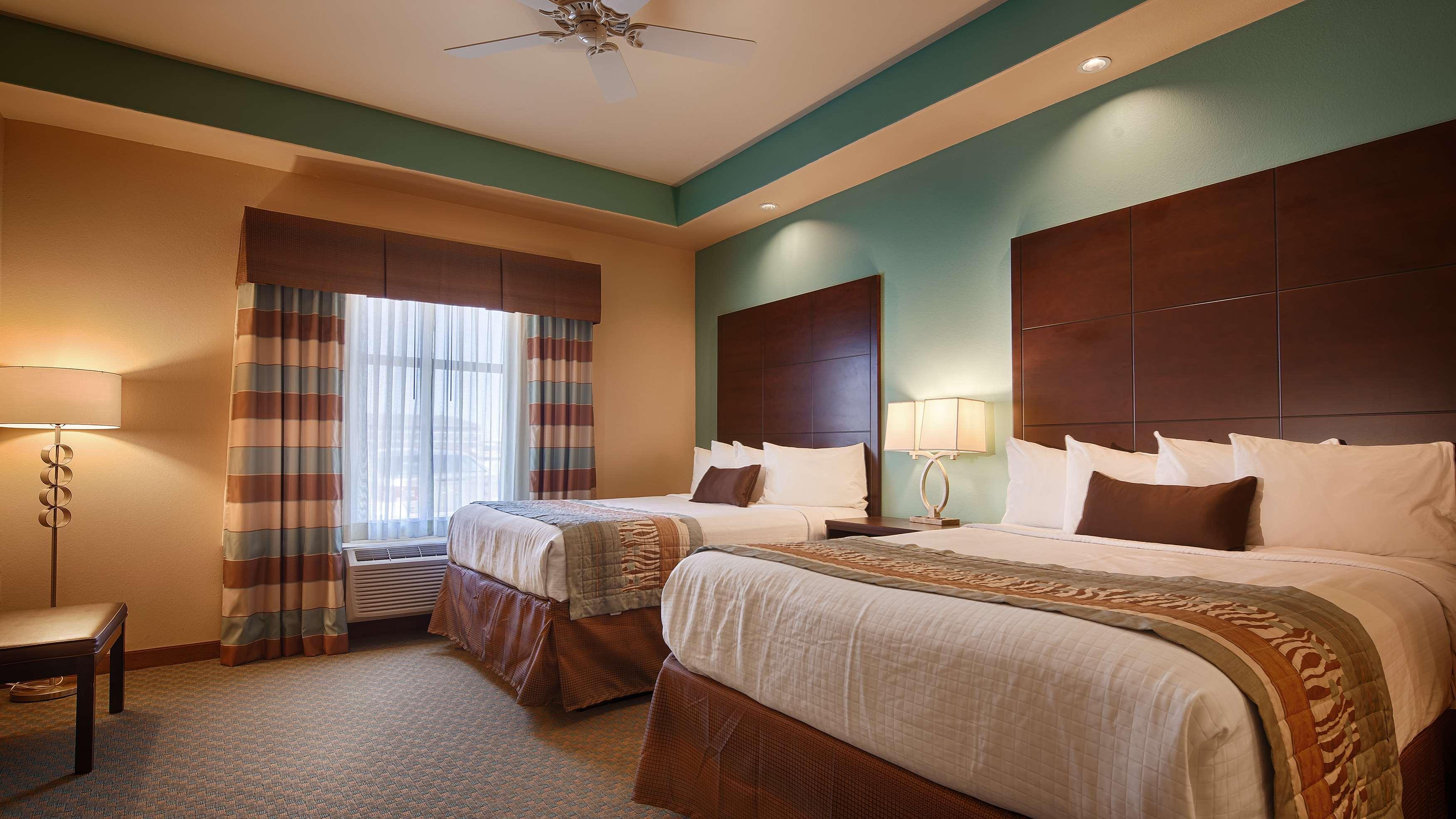 Best Western Plus Midland Suites Екстериор снимка