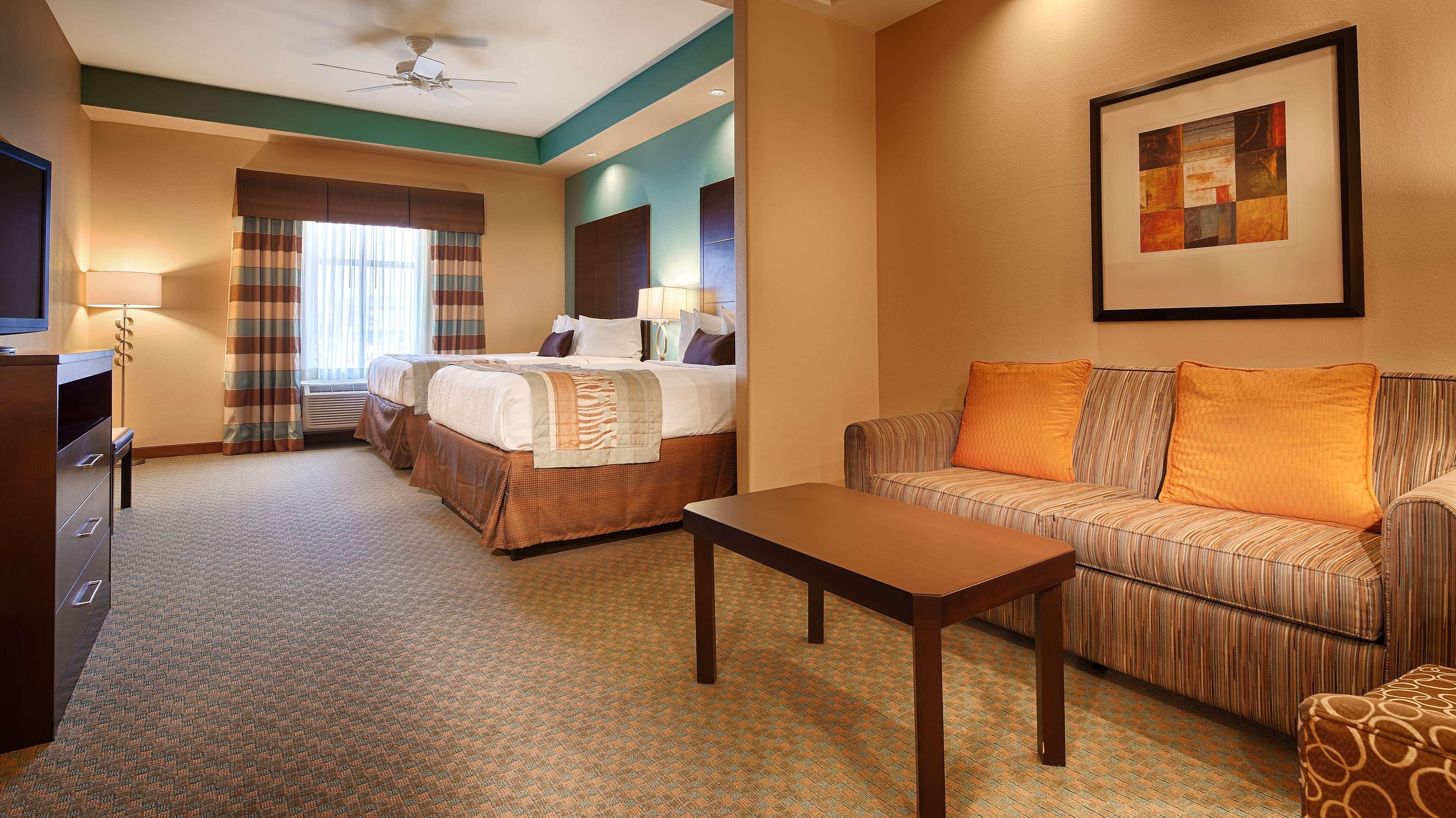 Best Western Plus Midland Suites Екстериор снимка