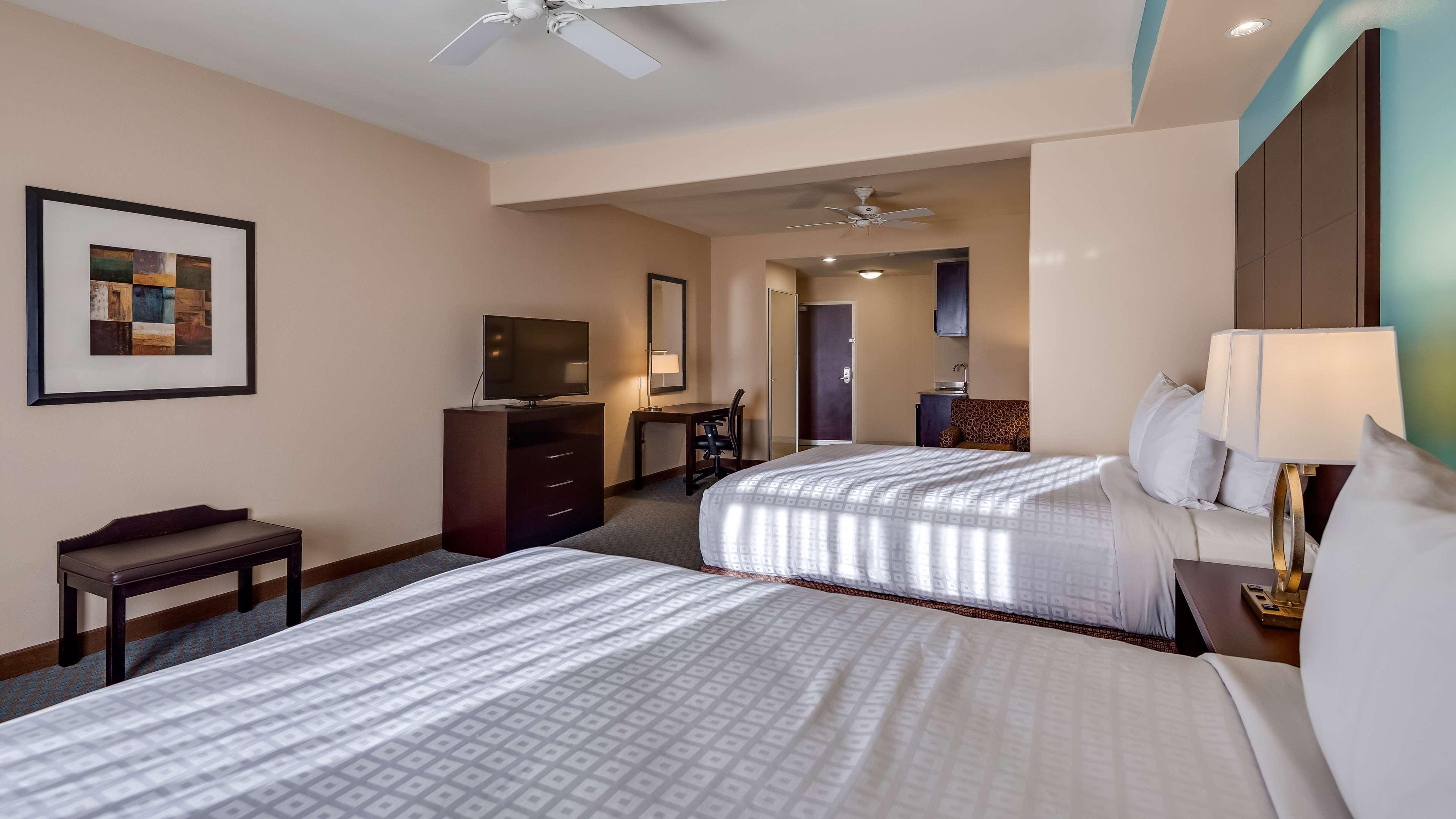 Best Western Plus Midland Suites Екстериор снимка