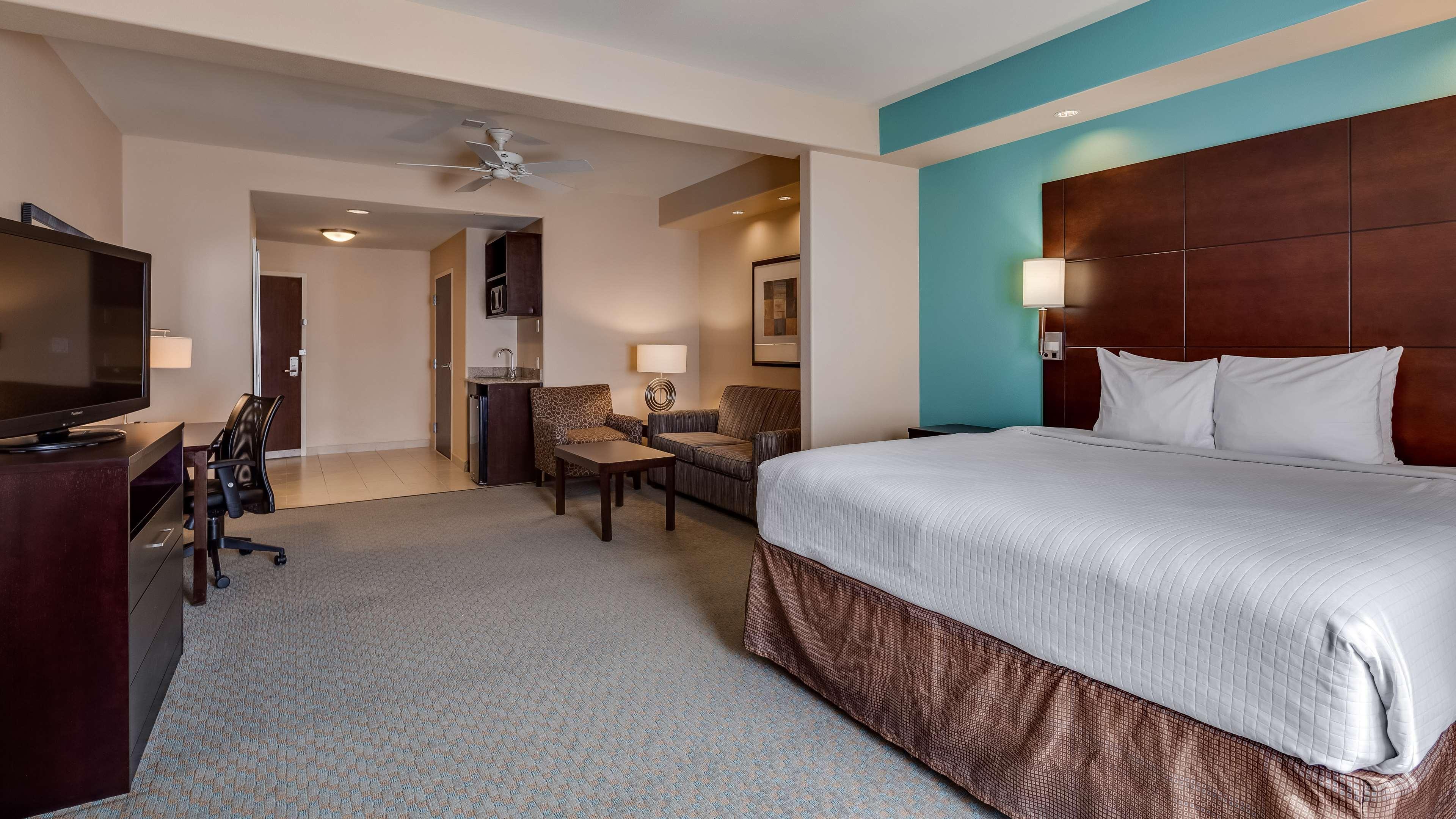 Best Western Plus Midland Suites Екстериор снимка