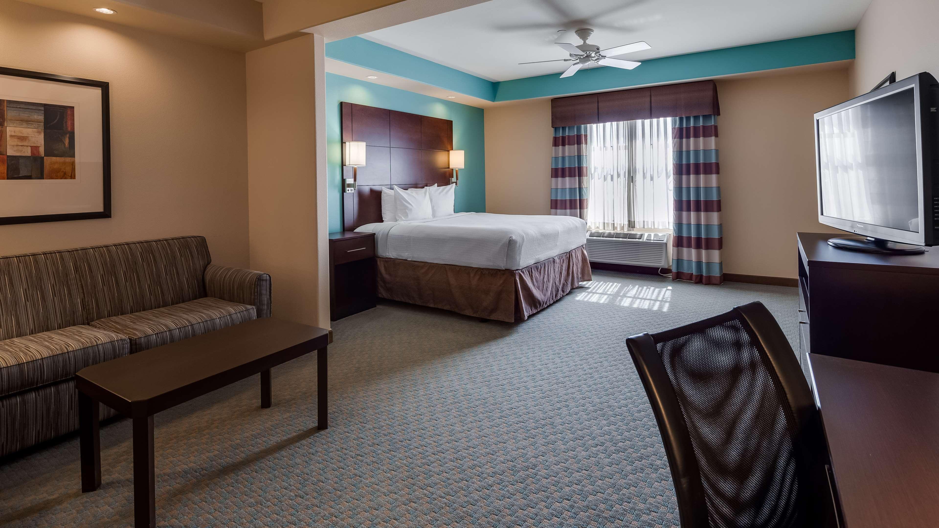 Best Western Plus Midland Suites Екстериор снимка