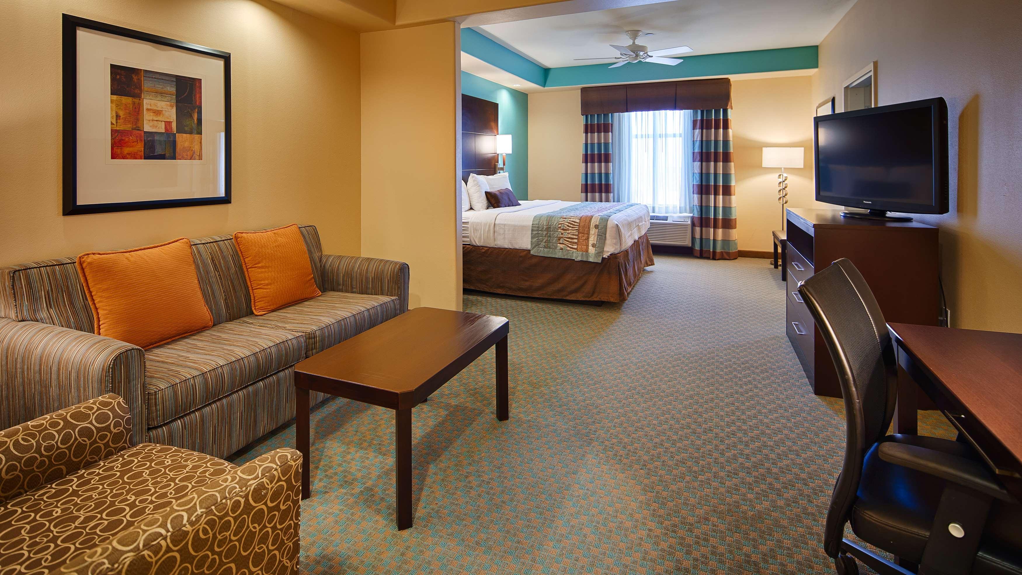 Best Western Plus Midland Suites Екстериор снимка
