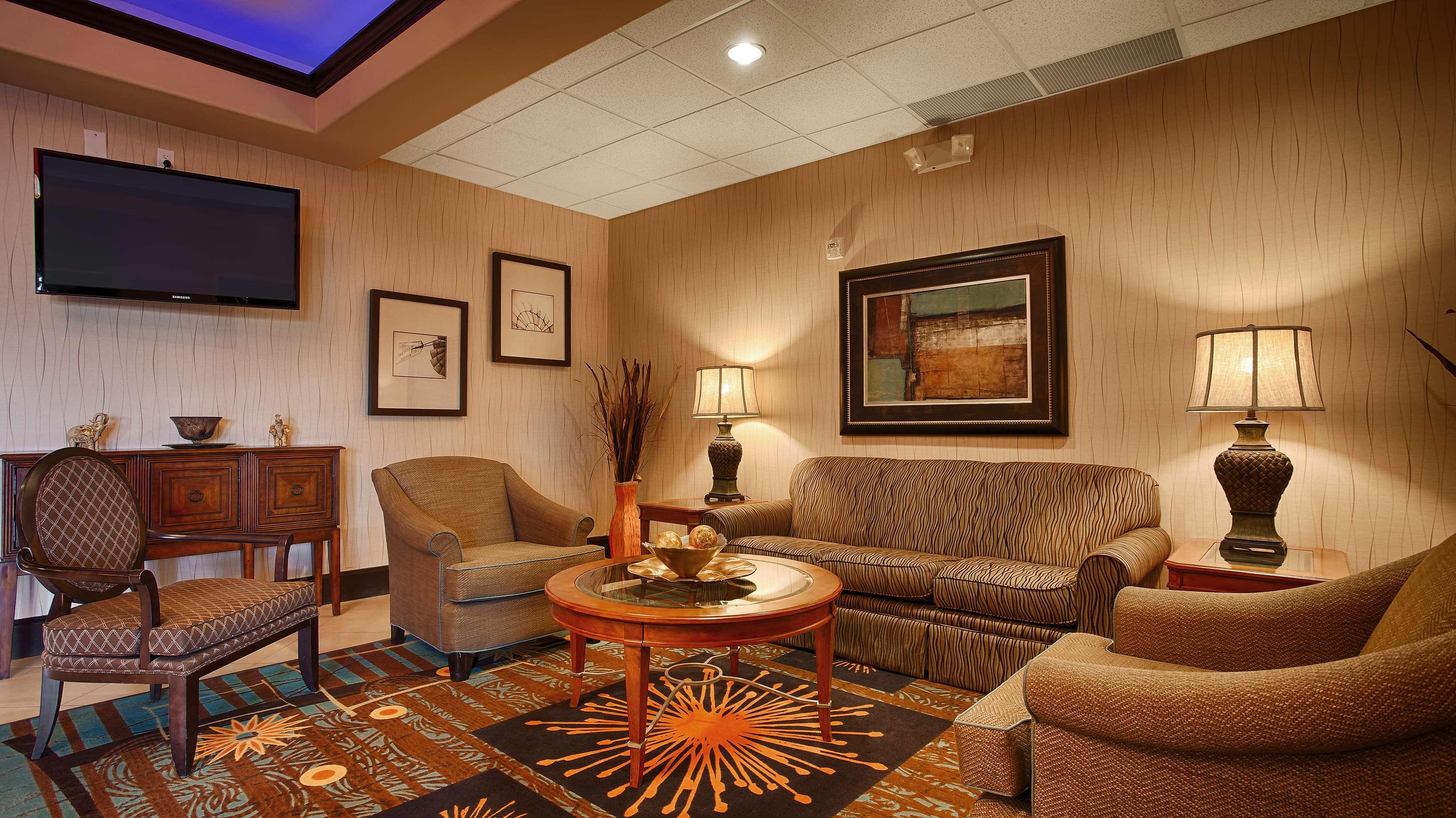 Best Western Plus Midland Suites Екстериор снимка