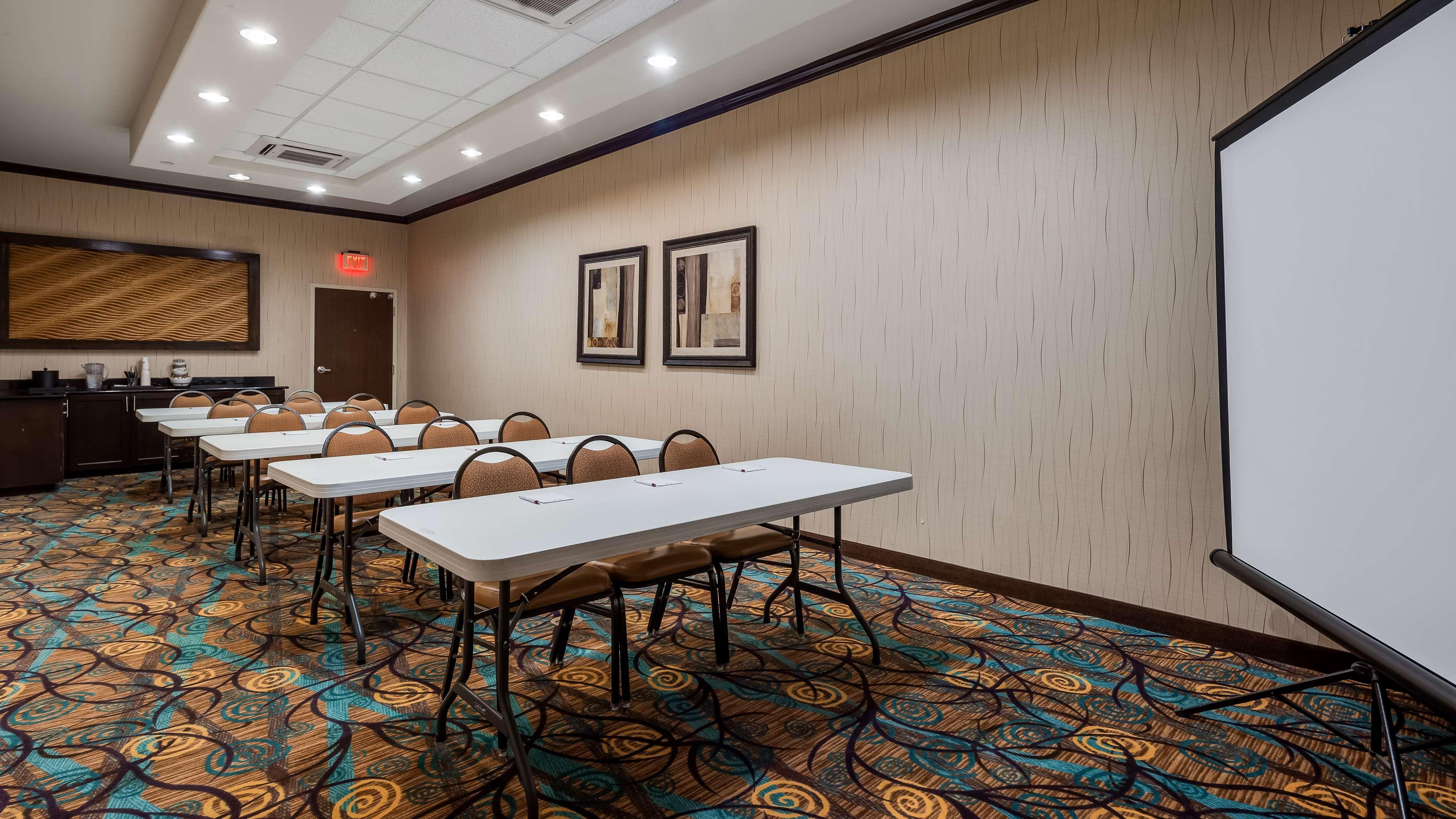 Best Western Plus Midland Suites Екстериор снимка