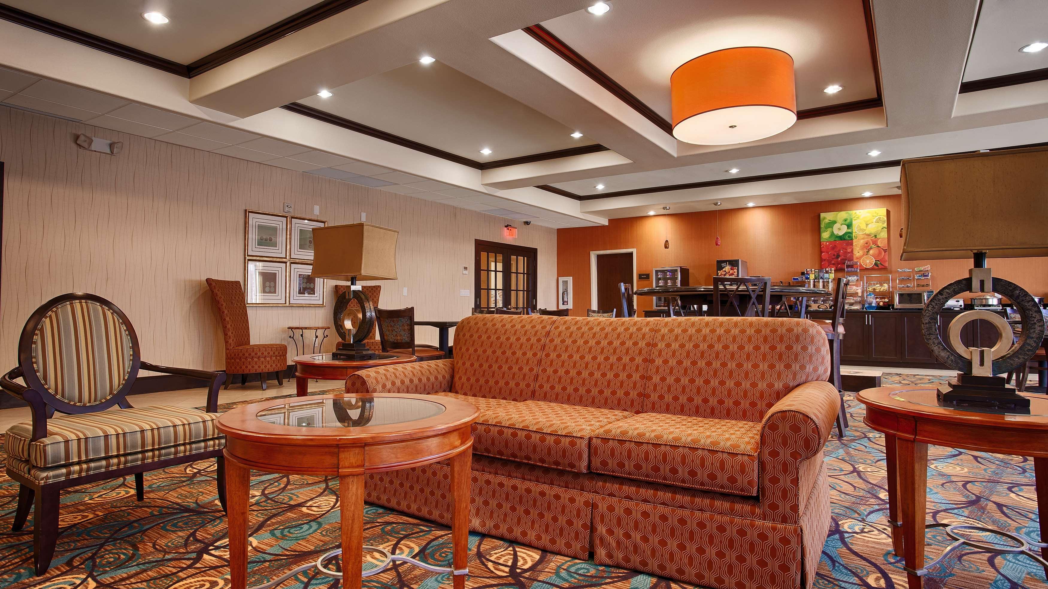Best Western Plus Midland Suites Екстериор снимка