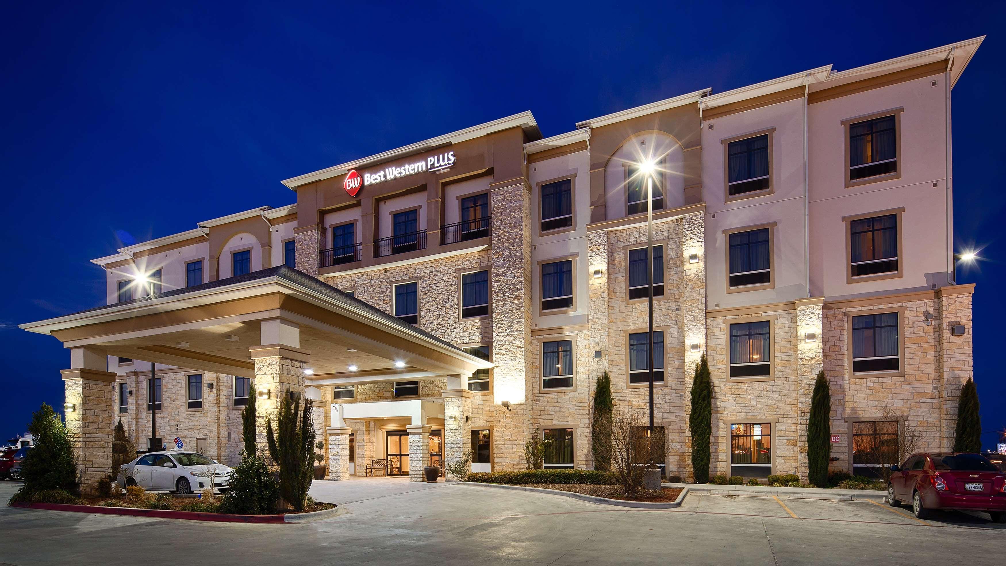 Best Western Plus Midland Suites Екстериор снимка