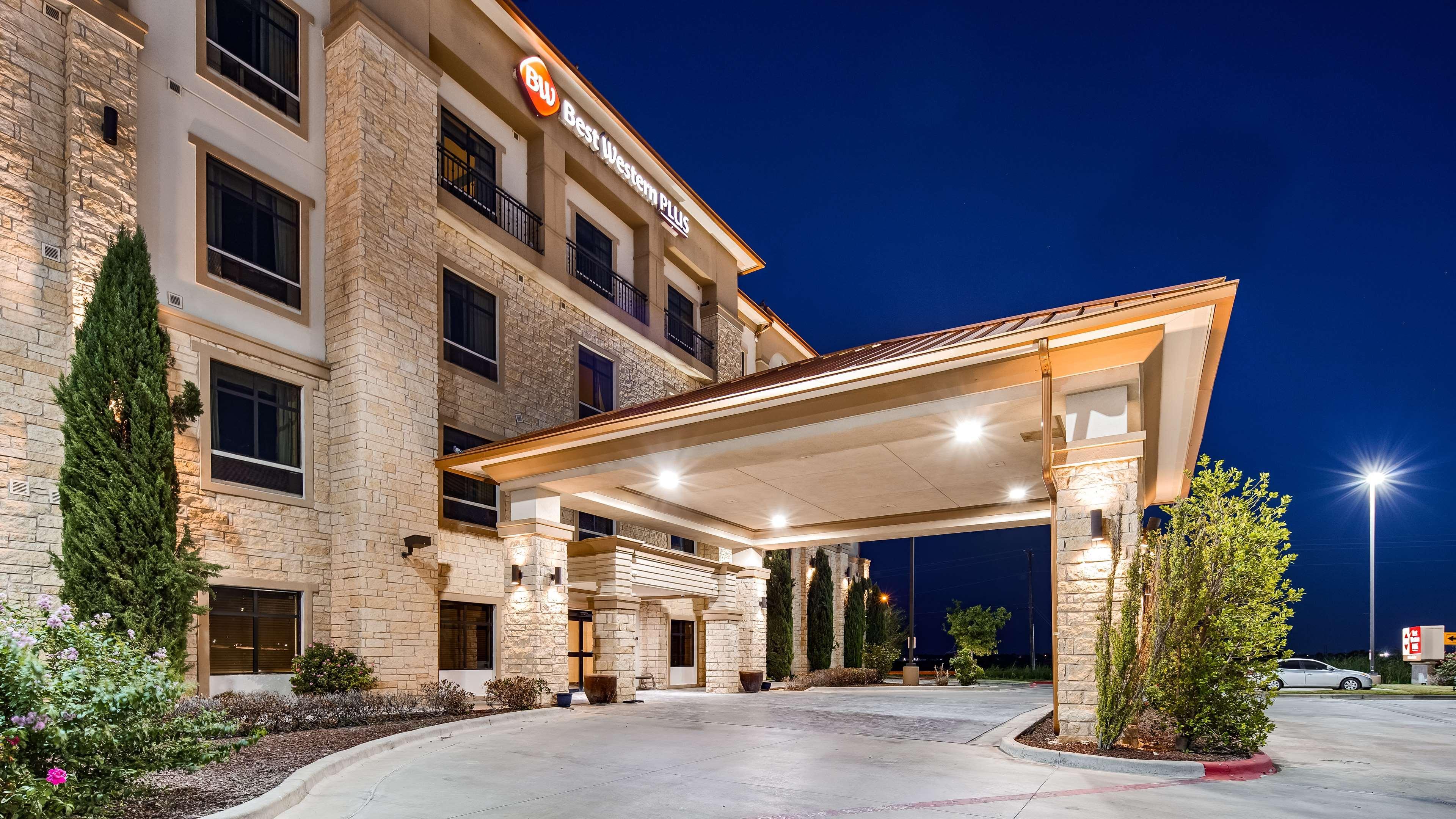 Best Western Plus Midland Suites Екстериор снимка