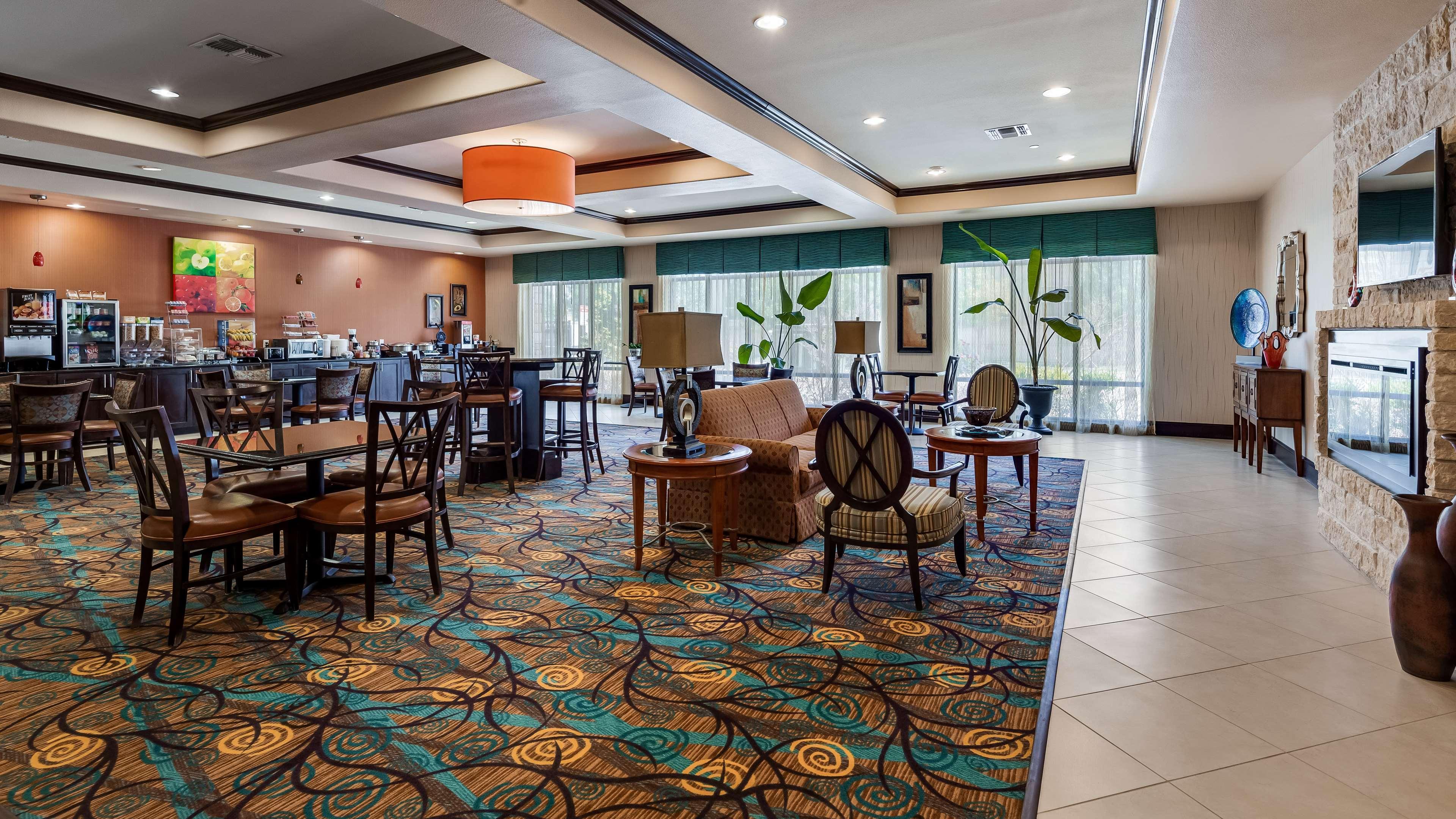 Best Western Plus Midland Suites Екстериор снимка