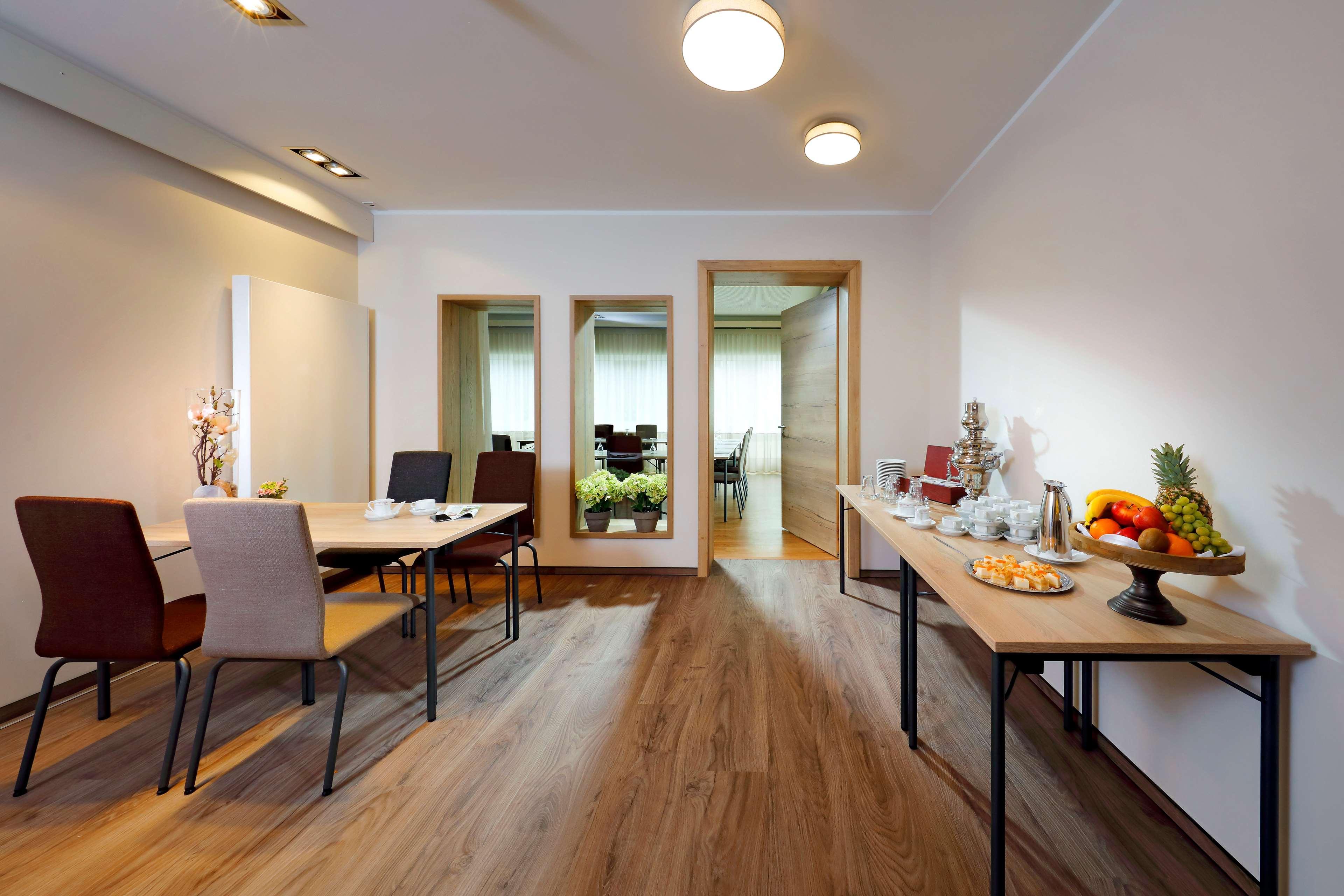 Best Western Plus Midland Suites Екстериор снимка