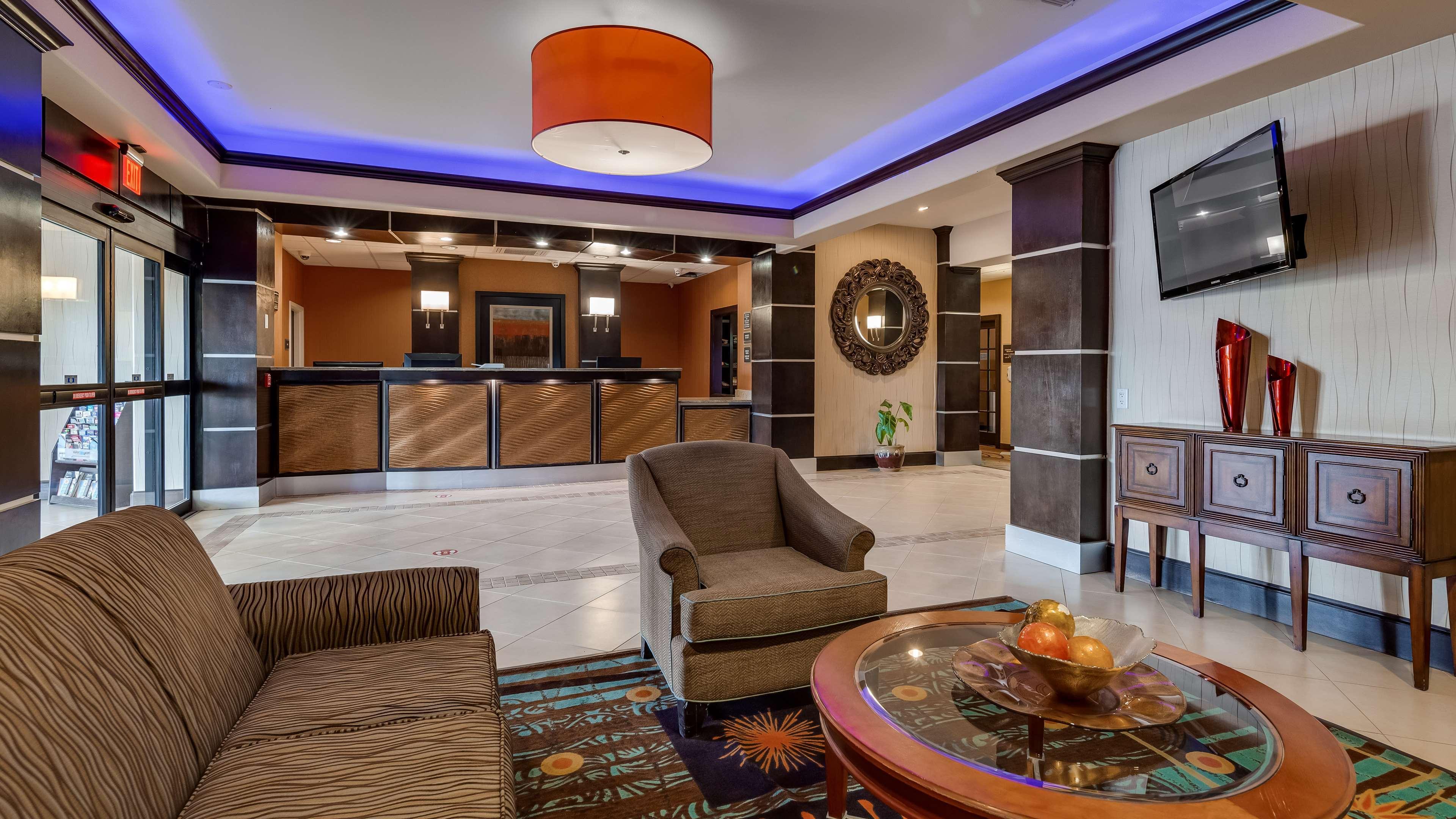 Best Western Plus Midland Suites Екстериор снимка