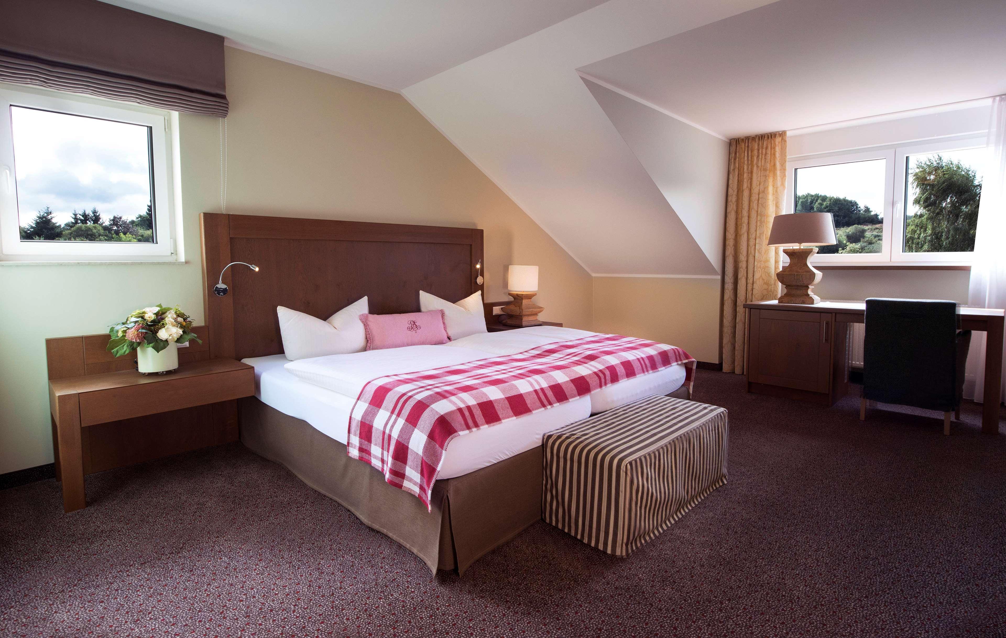 Best Western Plus Midland Suites Екстериор снимка