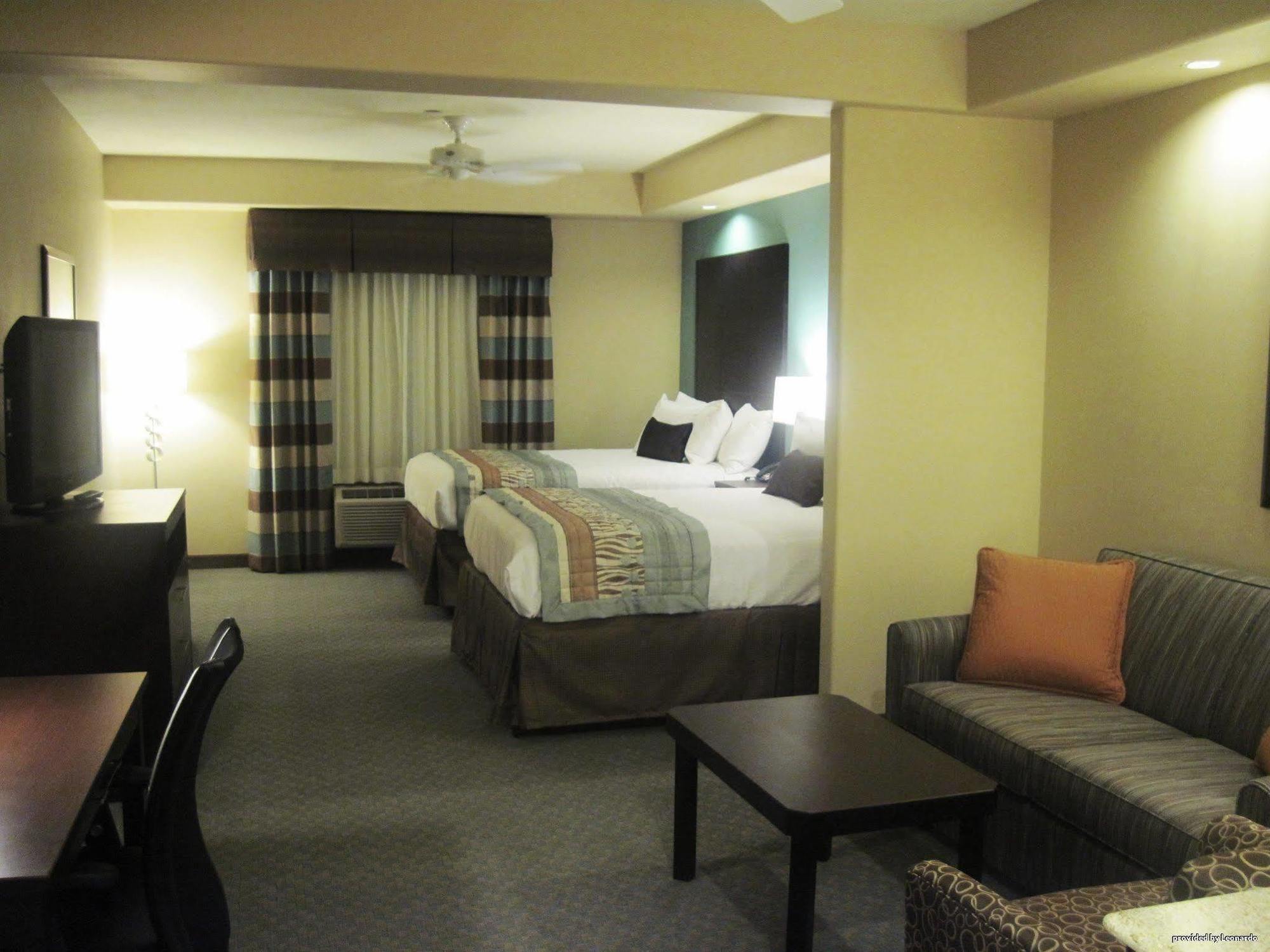 Best Western Plus Midland Suites Стая снимка